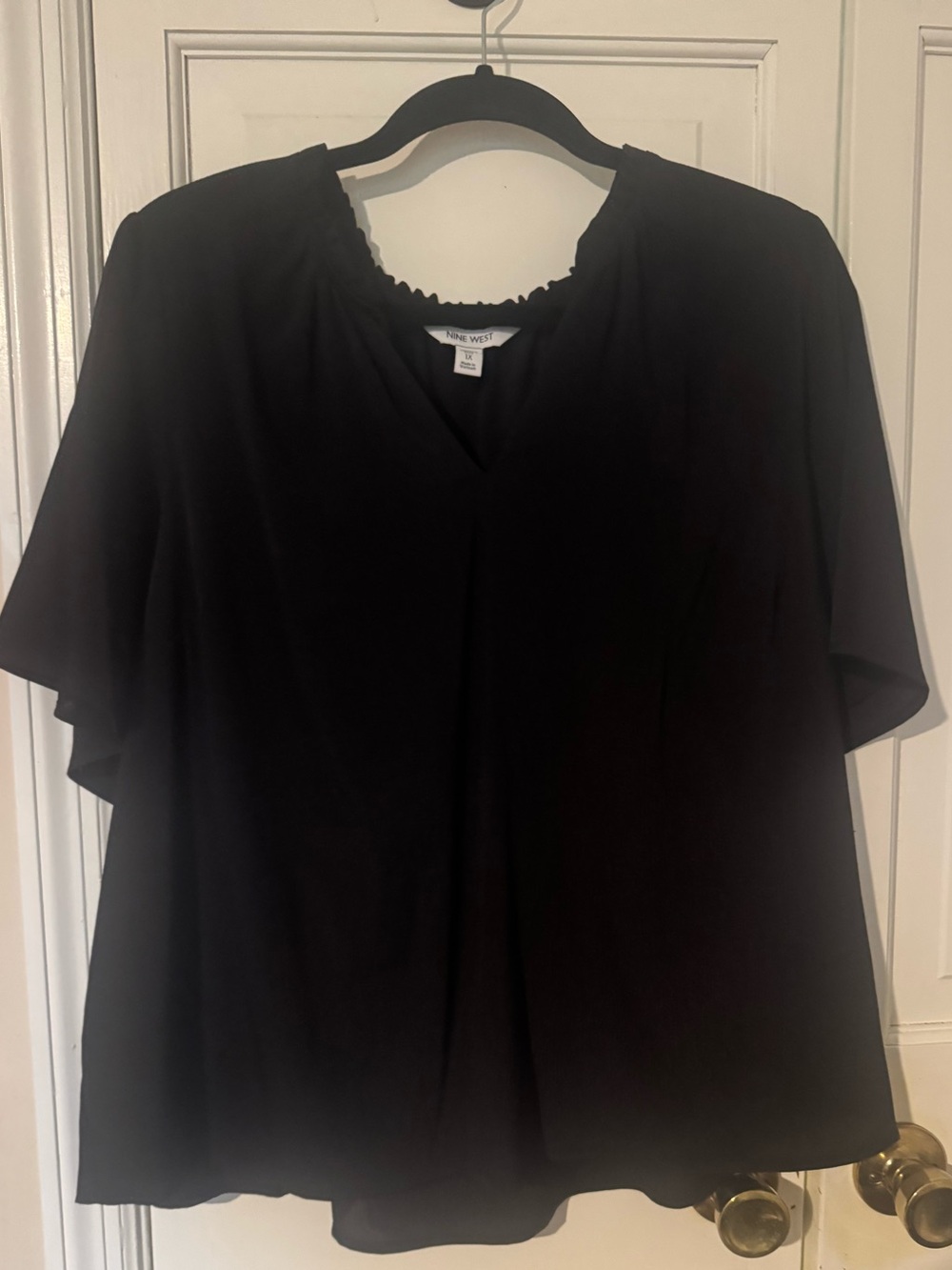 Nine West Trendy Black Short Flutter Sleeve V-Neck Blouse -NEW Never Worn